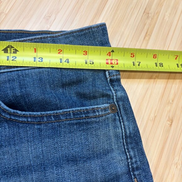 Banana Republic Women's Denim Shorts Cutoff Style Size 6 Classic, 3" inseam - Picture 6 of 9